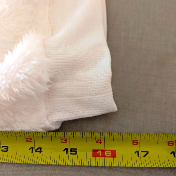 Disney Frozen P Jammy Women's White Fuzzy Top NWT - Picture 11 of 11